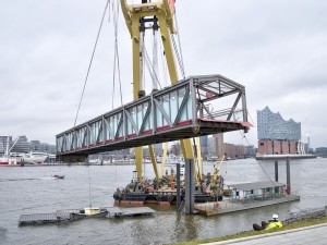 https://www.ajot.com/images/uploads/article/600-ton-crane-hamburg.jpg