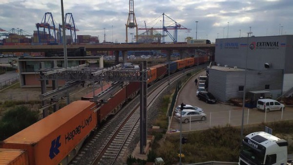 https://www.ajot.com/images/uploads/article/744-valenciaport-rail.jpg