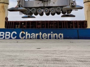 XLP member, R&B overcomes challenges to ship 420-ton harbor cranes from UAE to Egypt