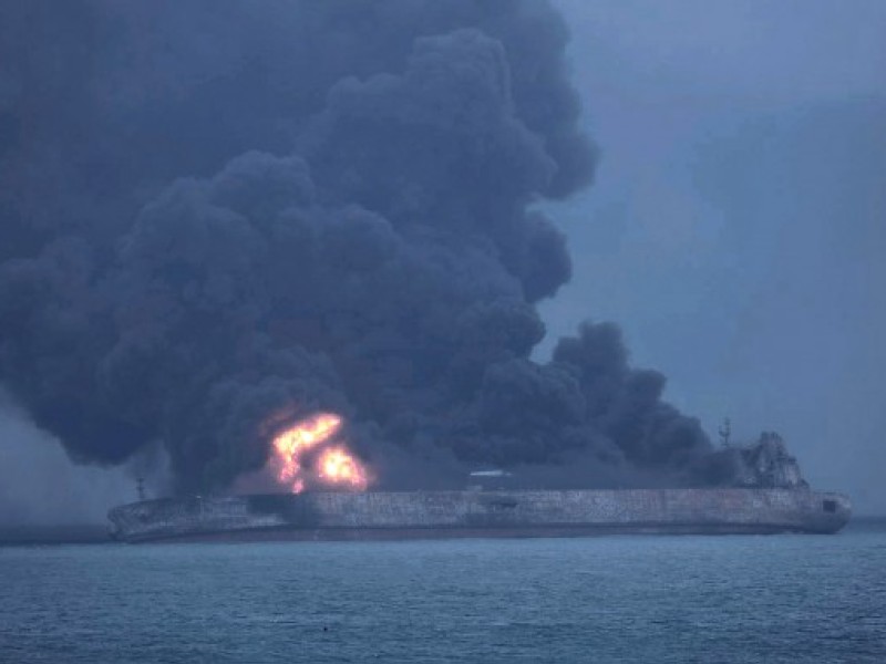 Oil Burning on Tanker Off China Seen Cutting Sea-Spill Risks