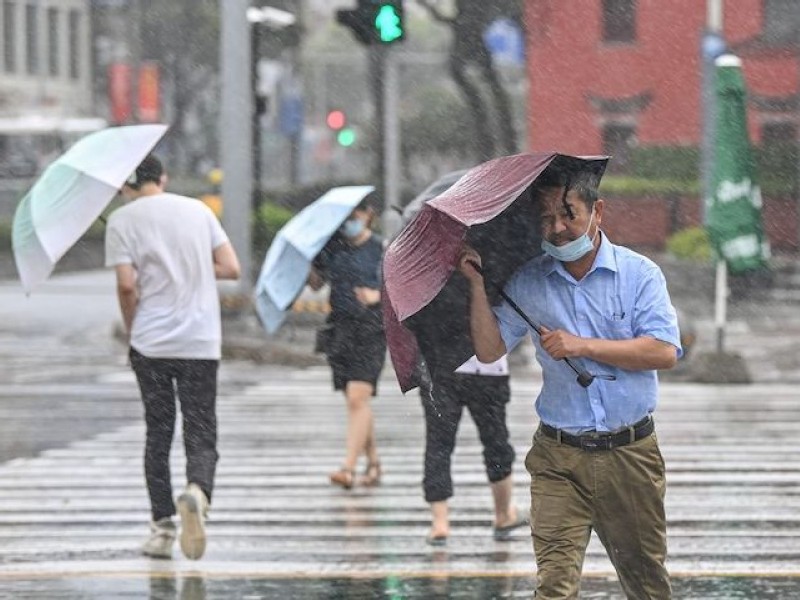 Shanghai mega-ports shuttered as Typhoon In-Fa slams East China