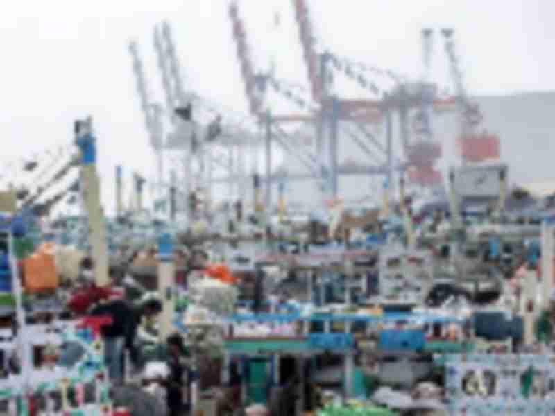 Port logjam hurts Pakistan goal to curb surging inflation