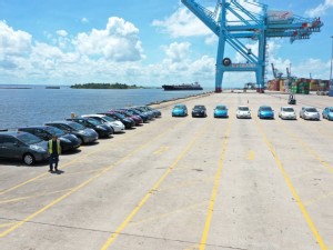 https://www.ajot.com/images/uploads/article/200730_APM_Terminals_Mobile_introduces_electric_car_fleet_to_terminal_operations_.JPG