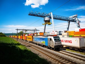https://www.ajot.com/images/uploads/article/2019_Schweizerzug_rail.jpg