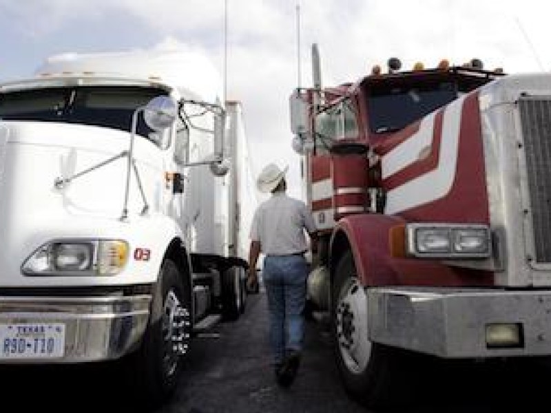 EPA plan to update truck emission standards wins initial praise