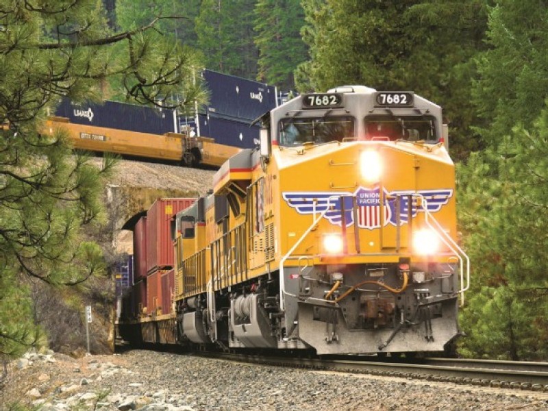Consultant says shippers using U.S. West Coast ports can’t book rail on BNSF and UP