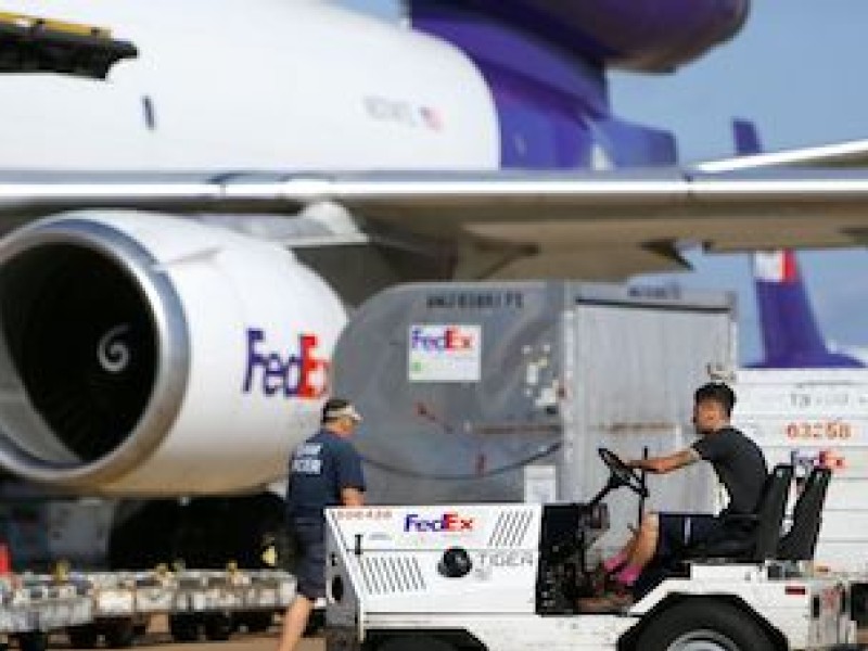 FedEx Drops After Being Caught Up in China-U.S. Spat