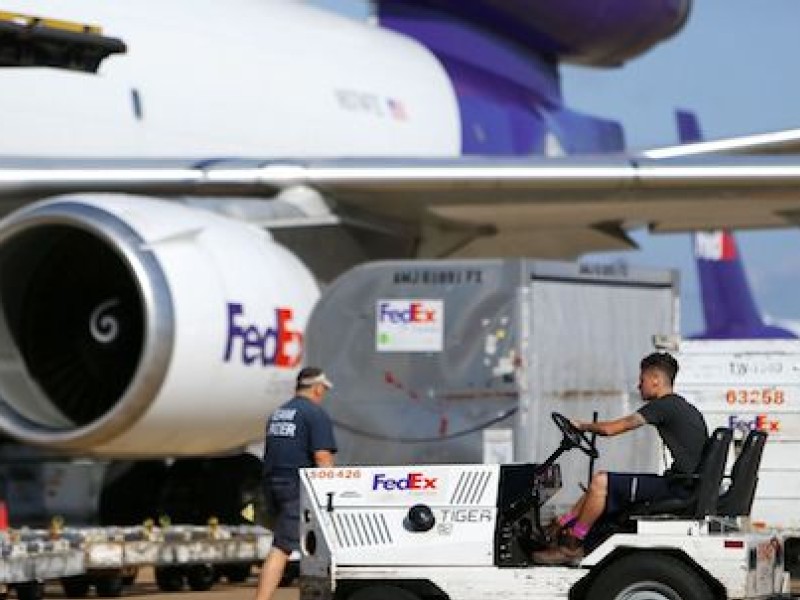 FedEx suspends outlook with virus muddying revamp for e-commerce