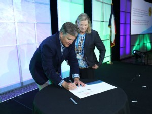 https://www.ajot.com/images/uploads/article/AAPA2021-climate-signing.jpg