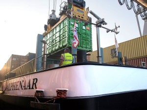 https://www.ajot.com/images/uploads/article/Alphenaar-emmision-free-inland-containership-Ries-van-Wendel-de-Joode.jpg