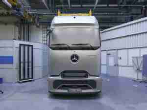 Daimler CEO calls missing electric truck chargers a top concern