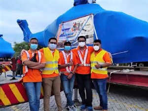 https://www.ajot.com/images/uploads/article/Dimerco-team-delivered-3-helicopters-to-West-Jakarta1.jpg