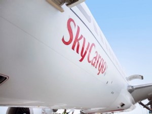 https://www.ajot.com/images/uploads/article/Emirates_SkyCargo_Aircraft_Brand_Freighter.jpg