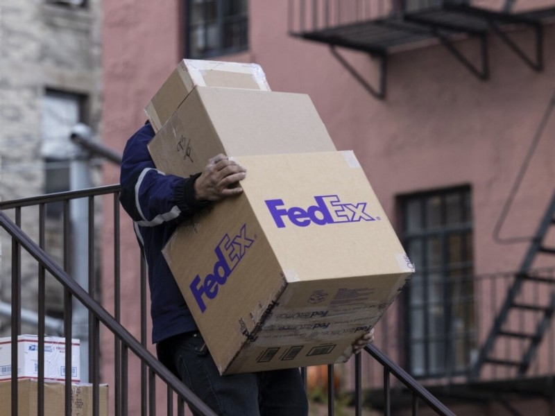 FedEx reduces US Sunday deliveries as e-commerce cools
