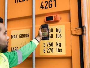https://www.ajot.com/images/uploads/article/Hapag-Lloyd_Dry-Container_Live_Tracking_product.jpg