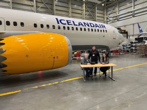 https://www.ajot.com/images/uploads/article/Icelandair_Contract_Signing_2022_copy.jpg