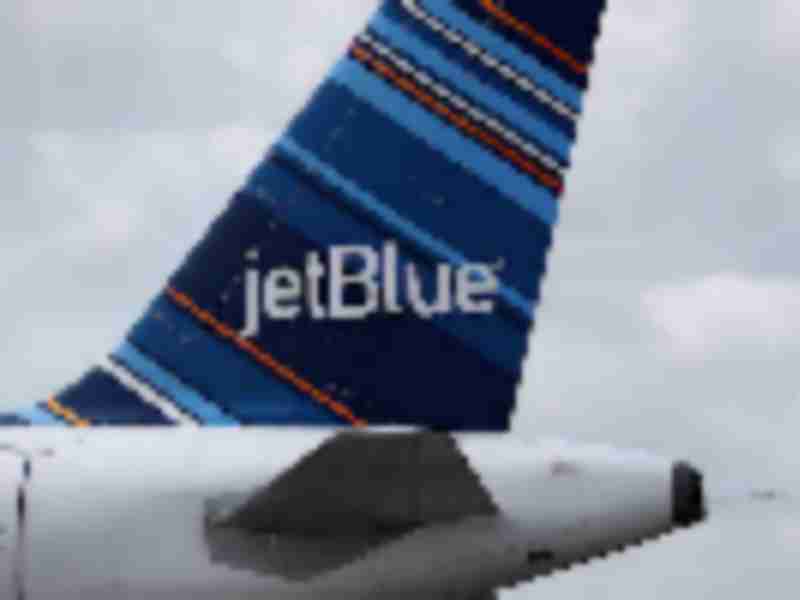 JetBlue to cut 10% of NYC summer departures on FAA snarls