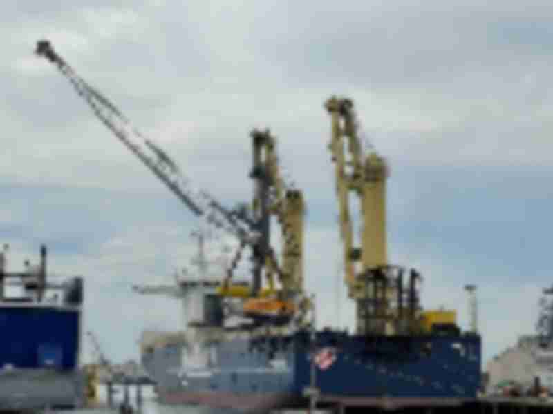 New arrival of electric-hybrid crane at the Port of Hueneme