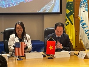 https://www.ajot.com/images/uploads/article/Oakland_Mayor_Sheng_Thao_and_Le_Tien_Chau_Haiphong_City_Party_Secretary.jpg