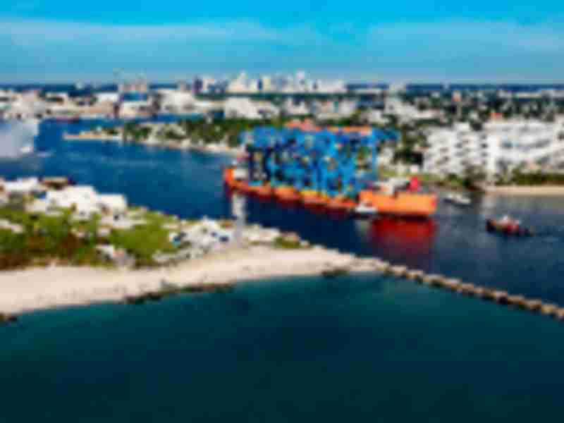 Port Everglades boosts its operational efficiency with arrival of ship-to-shore container gantry cranes