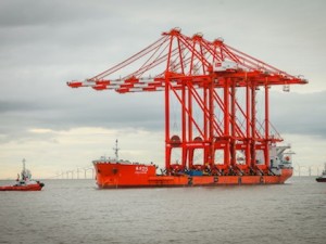 https://www.ajot.com/images/uploads/article/Peel_Ports_-_latest_ship-to-shire_cranes_arrive_in_Mersey_for_L2_%281%29.jpg