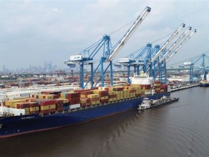https://www.ajot.com/images/uploads/article/PhilaPort_-_Packer_Avenue_Marine_Terminal_2021_Marks_a_Year_of_Breaking_Records.jpg