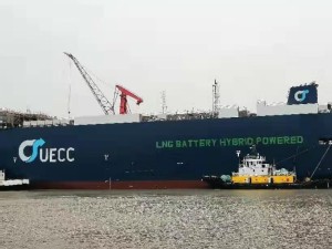 https://www.ajot.com/images/uploads/article/UECCs_first_LNG_battery_hybrid_PCTC_on_the_water.jpg