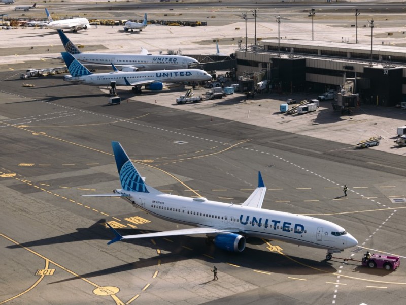 United says FAA eases flight curbs as safety review advances