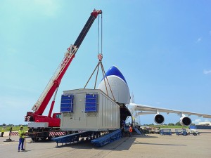 https://www.ajot.com/images/uploads/article/antonov-load-using-heavy-lift-equipment.jpg