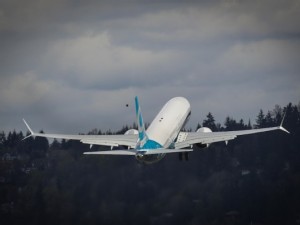 https://www.ajot.com/images/uploads/article/boeing-737-max-test-takeoff.jpg