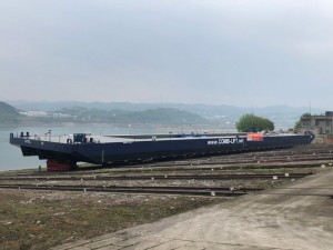 https://www.ajot.com/images/uploads/article/damen-Launch-of-Stan-Pontoon-11226-RD-mega-barge-Tomsk.jpg