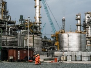 https://www.ajot.com/images/uploads/article/dangote-industries-ltd-oil-refinery.jpg