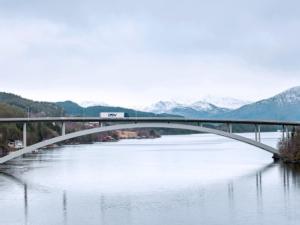 https://www.ajot.com/images/uploads/article/dsv-truck-over-skodje-bridge.png