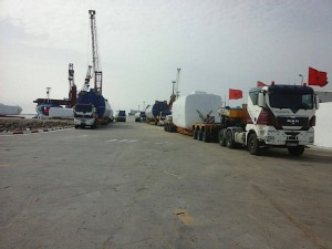 https://www.ajot.com/images/uploads/article/lesarte-wind-project-loaded-trucks-Akhfenir.jpg
