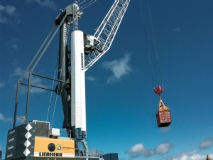 https://www.ajot.com/images/uploads/article/liebherr-lhm-420-mobile-harbour-crane-sodertalje-sweden-europe-2.jpg