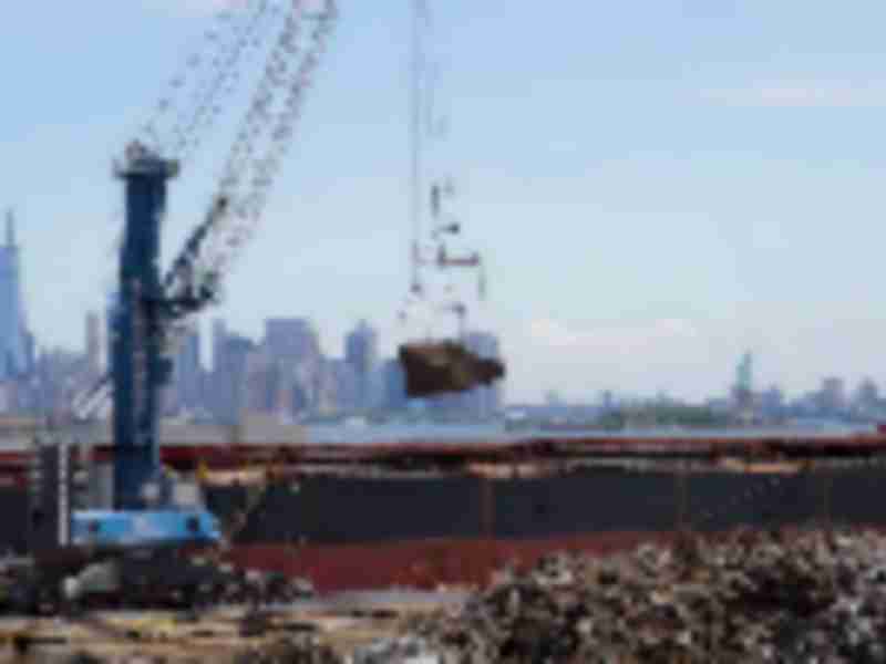  Liebherr’s flexible barge solution for Sims Metal Management at the Port of NY&NJ
