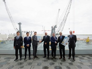 https://www.ajot.com/images/uploads/article/liebherr-lhm-800-contract-signing-port-esbjerg.jpg