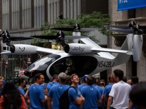 https://www.ajot.com/images/uploads/article/listing-day-for-joby-aviation-which-is-building-electric-vertical-take-off-and-landing-aircraft-in-august-at-the-new-york-stock-exchange-photographer-michael-nagle-bloomberg.jpg