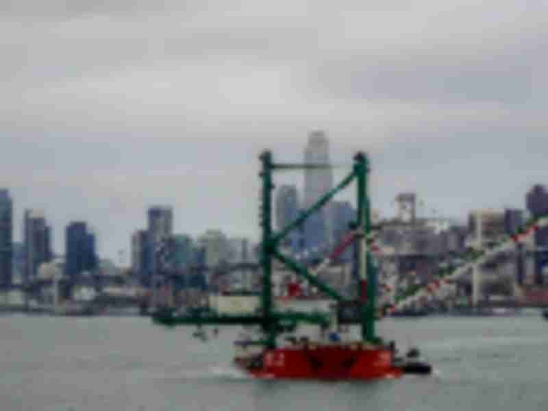 Newest, giant crane at Oakland Seaport began operations