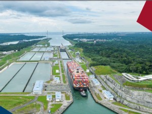 https://www.ajot.com/images/uploads/article/panama-canal-containership-09222021.jpg