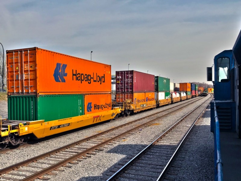 Railroads tout trains over trucks in climate pitch to Biden