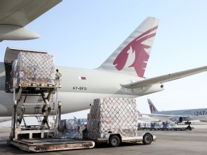 https://www.ajot.com/images/uploads/article/qatar-cargo-loading.jpg