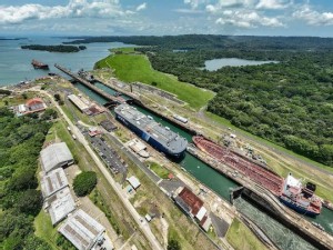 https://www.ajot.com/images/uploads/article/ships_at_Panama_Canal.jpg
