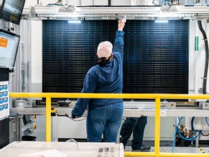 US solar makers seek additional tariffs on panel imports from Asia