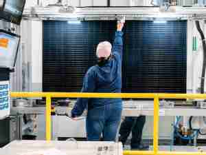 US solar makers seek additional tariffs on panel imports from Asia