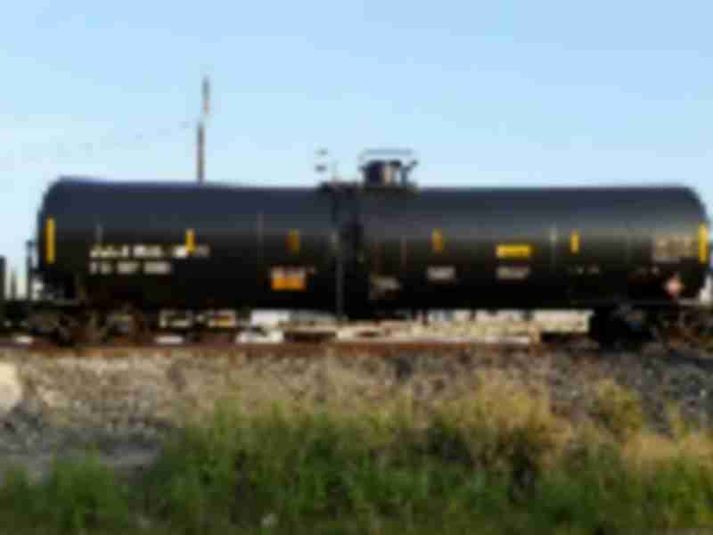 Alberta buying rail cars to ship crude amid pipeline pinch