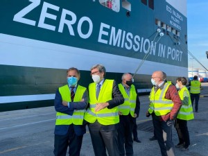 https://www.ajot.com/images/uploads/article/valenciaport-zero-emissions-in-port.jpg