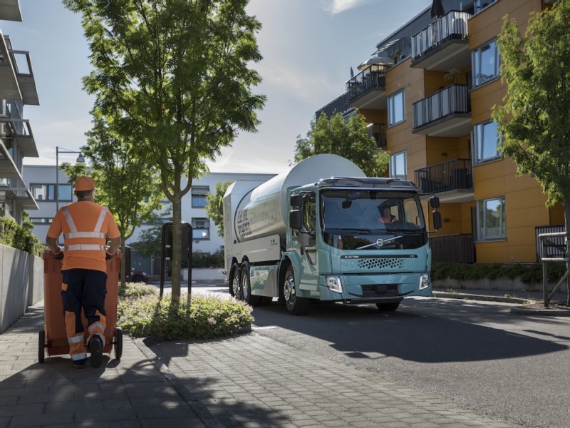 Volvo Trucks launches sales of electric trucks for urban transport