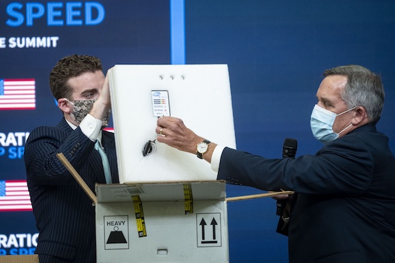 Wes Wheeler, right, shows off a thermal shipment container at the White House on Dec. 8. Photographer: Al Drago/Bloomberg