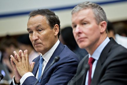United Airlines Chief Executive Officer Oscar Munoz will hand the reins to President Scott Kirby